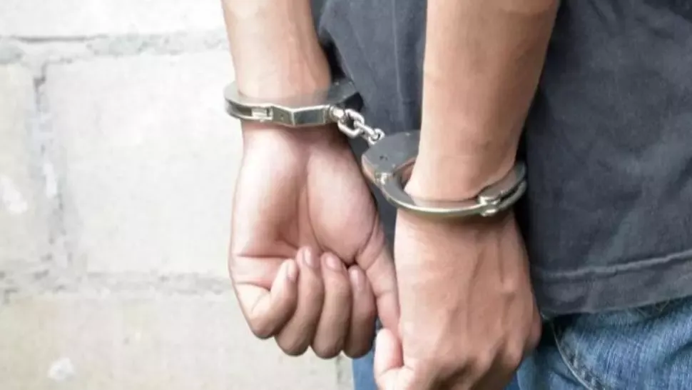 Tânăr din Bistrița reținut după ce ar fi încălcat ordinul de protecție și ar fi amenințat o femeie