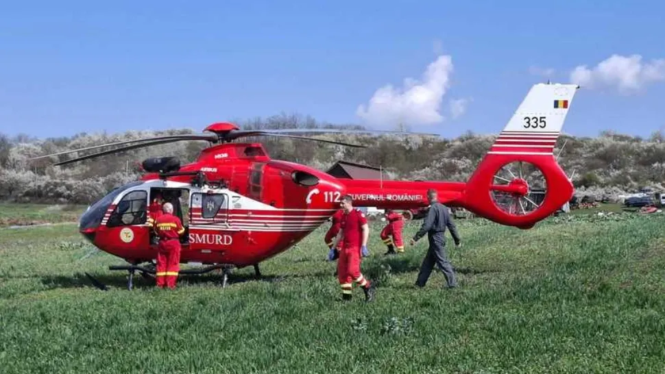 Elevă de clasa a V-a, spulberată de o mașină după ce a ieșit din curtea școlii