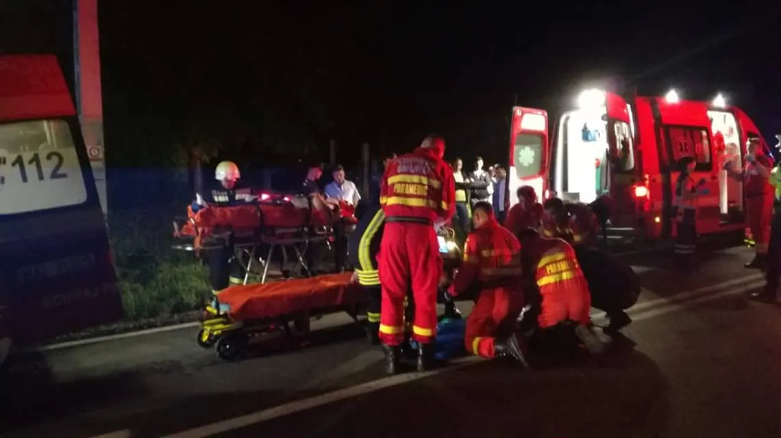 Multiple traumatisme și contuzii în cazul victimelor accidentului în care o mașină a fost lovită de tren