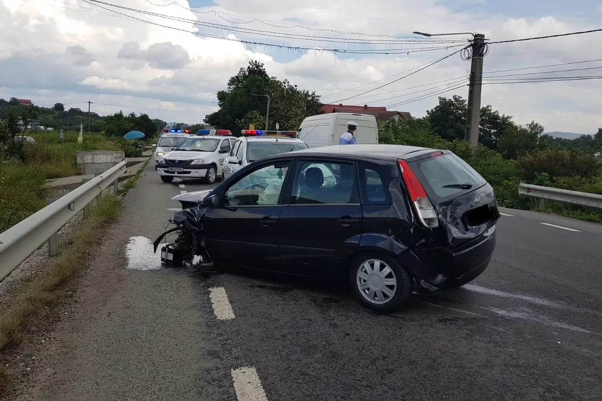 Patru femei au ajuns la spital după ce au fost rănite într-un accident rutier produs pe DN 17, între Bața și Ciceu-Mihăiești (FOTO)