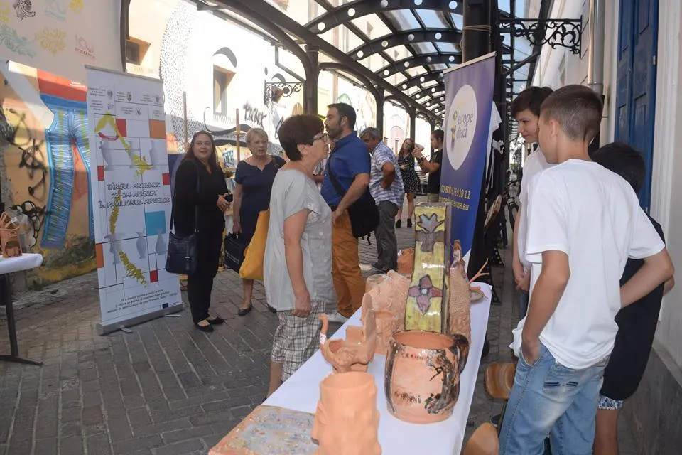 Târgul Artelor, deschis la Bistrița. Pot fi achiziționate obiecte unicat realizate de elevi (FOTO)