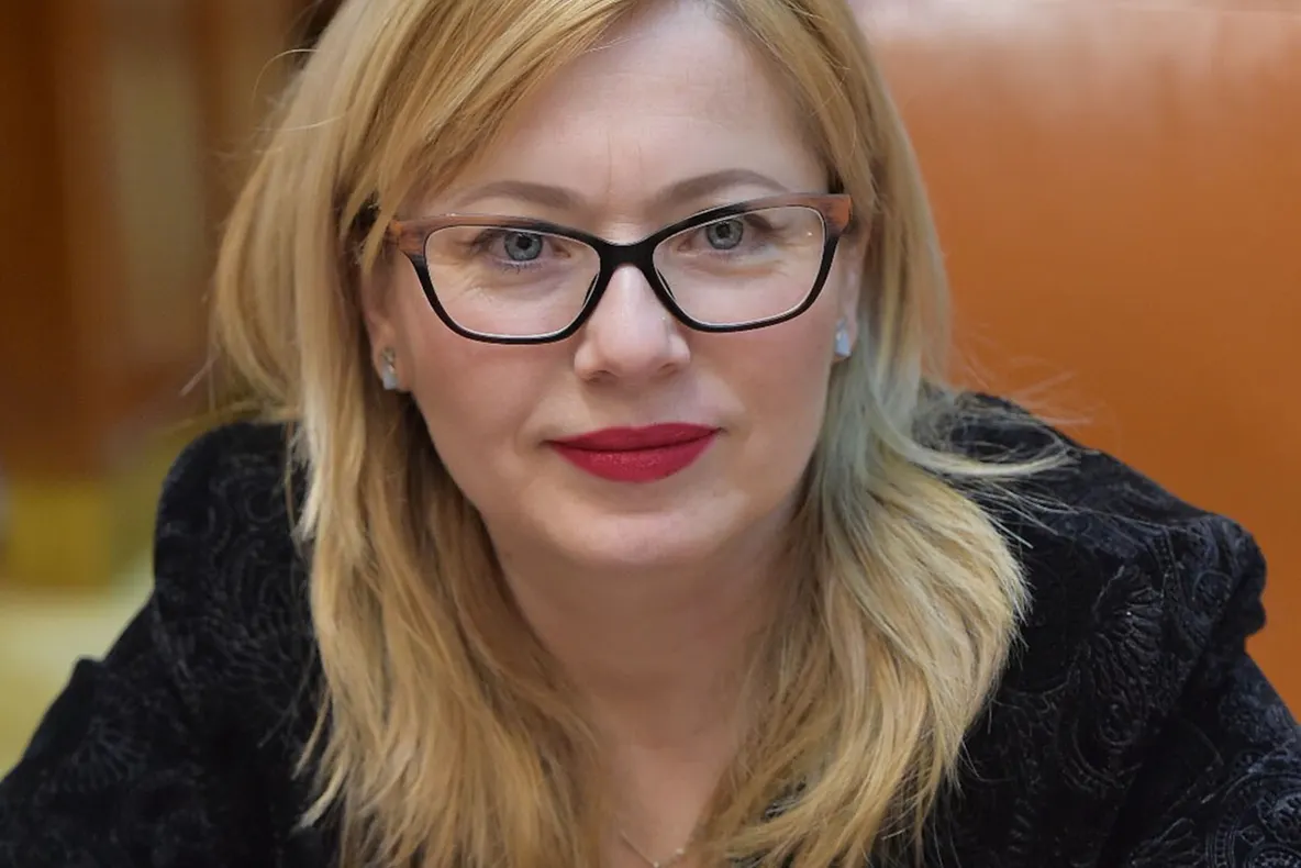 Cristina Iurişniţi: De la Educație pornește totul! Ministrul "Pamblică" va trebui să dea un răspuns oficial