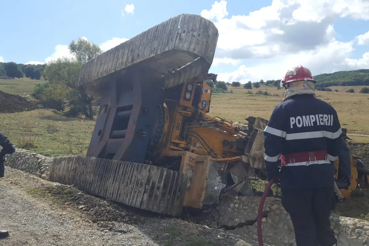 Polițiștii bistrițeni au deschis dosar penal în cazul bărbatului strivit de un utilaj pe pârtia de schi