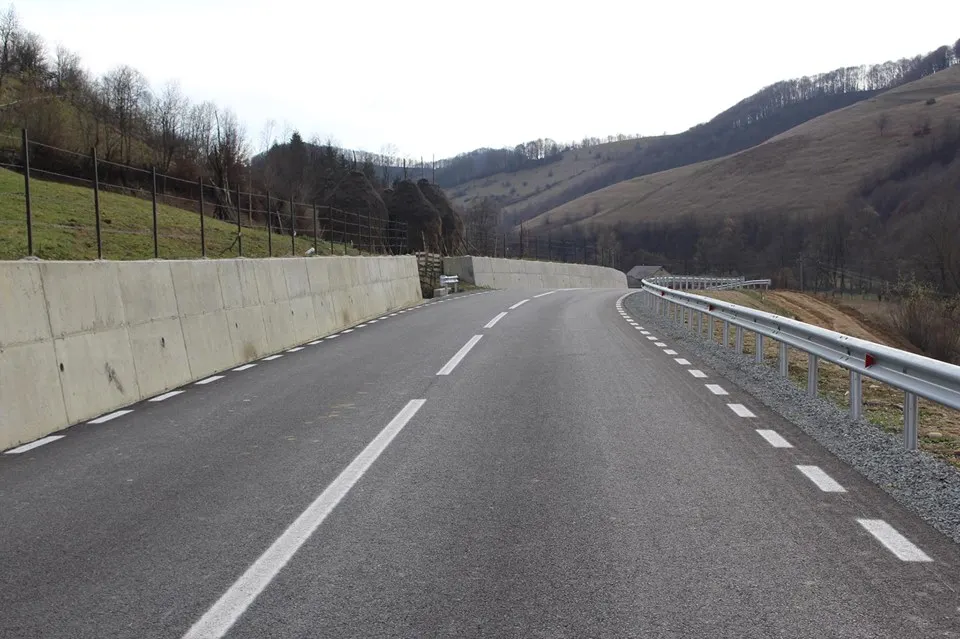 Peste 100 de km de drumuri județene din Bistrița-Năsăud, în plin proces de modernizare