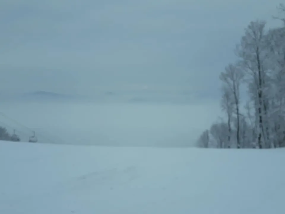 Informare meteorologică de ninsori și strat nou de zăpadă, intensificări temporare ale vântului, precipitații mixte și polei, în intervalul 9 ianuarie, ora 22:00 - 11 ianuarie, ora 12:00