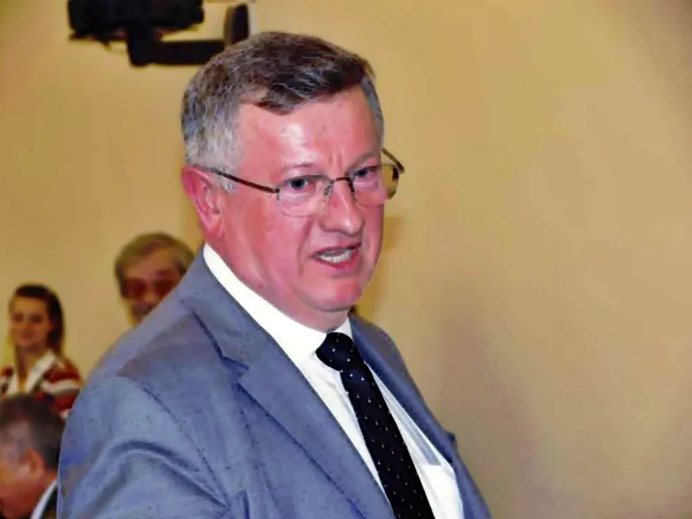 Primarul PSD al Bistriței, Ovidiu Crețu, a tăiat salariile angajaților din administrația locală