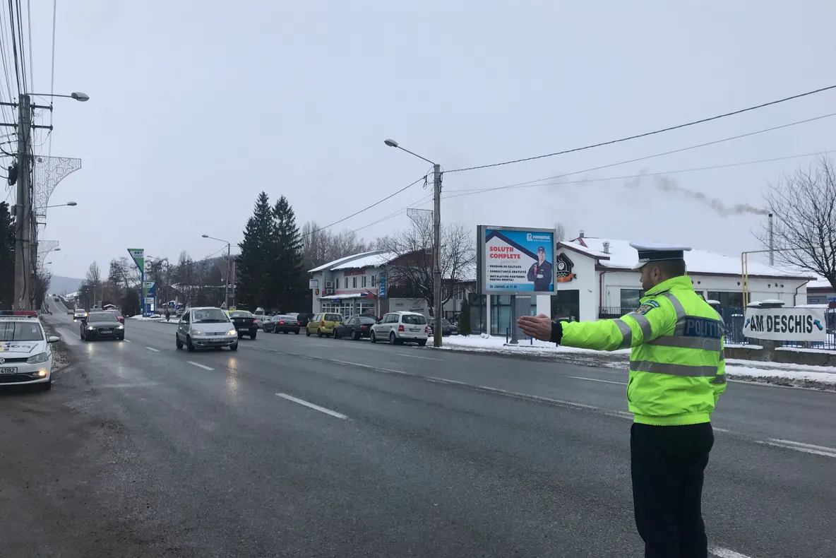 Șoferii din Bistrița, trași pe dreapta de polițiști! Ce au primit? (FOTO)