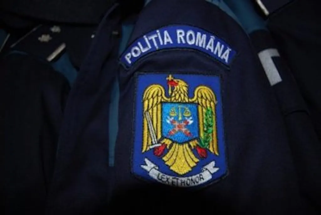 S-a dat drept stareț și cerea bani pentru tratamentul unei fetițe, însă totul a fost o înșelăciune. Polițiștii l-au reținut