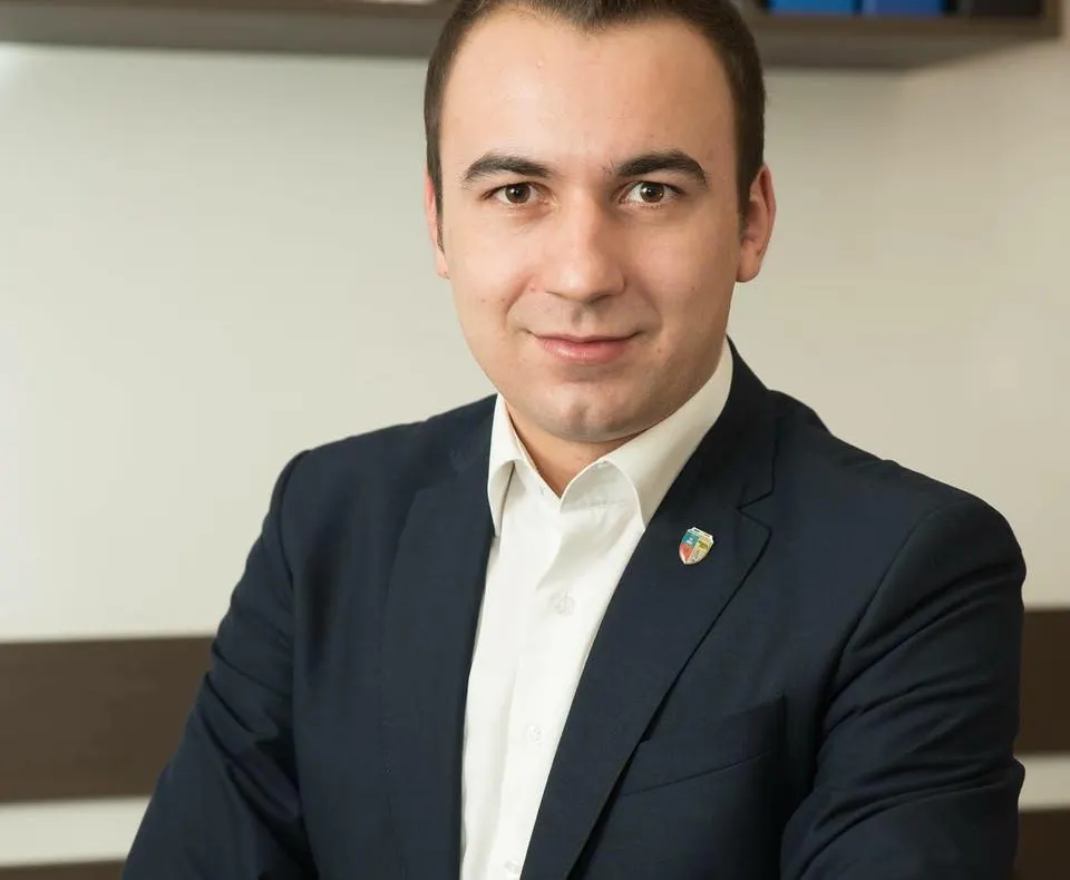 Bogdan Ivan, purtătorul de cuvânt al Consiliului Județean: ”Bistrița-Năsăud a atras peste 66 la sută din toate sumele alocate pe Programul Operațional Regional pentru finanțarea drumurilor județene din România!”