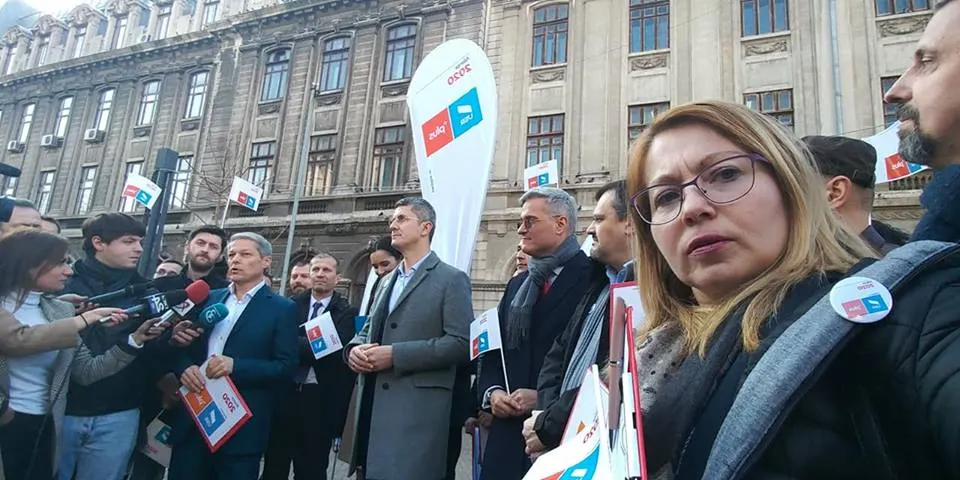 Alianța USR-PLUS a lansat campania de strângere de semnături pentru alegerile europarlamentare (FOTO)