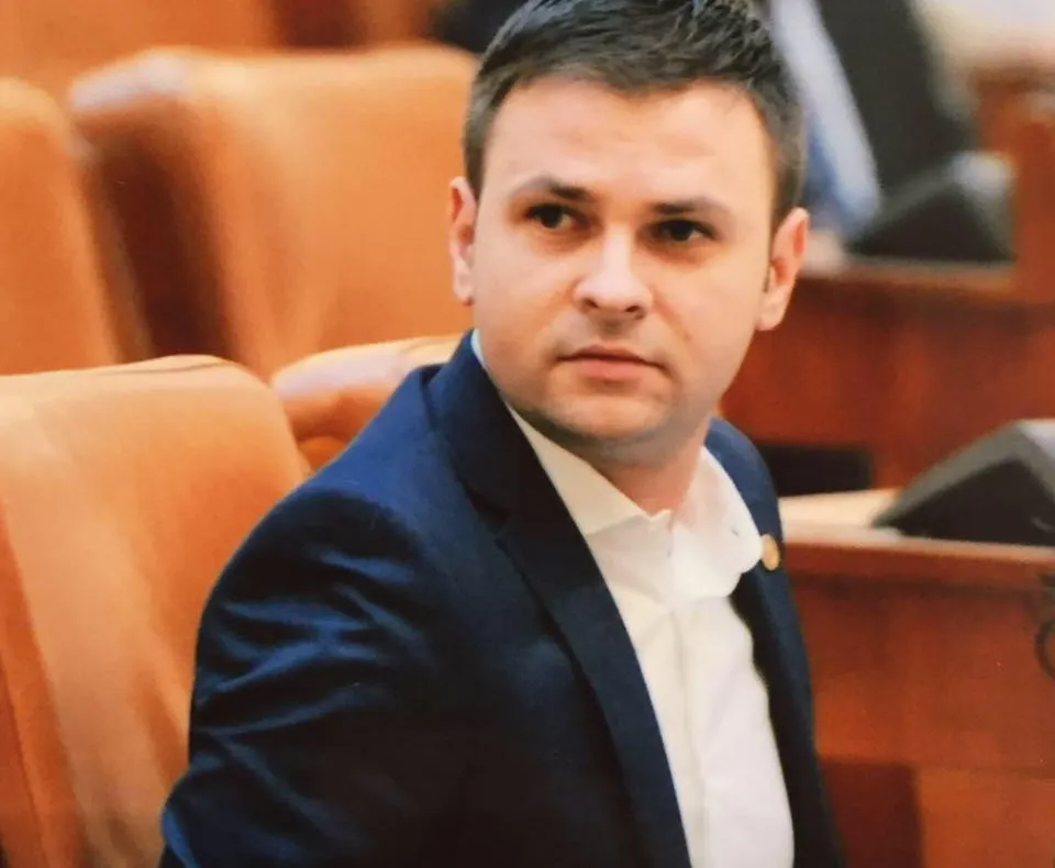 Doi deputați bistrițeni, atacați pe Facebook de Daniel Suciu! Sighiartău, considerat ipocrit, Iurișniți, demagoagă și puțin penală