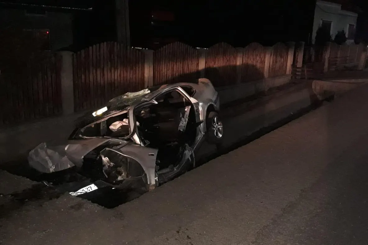 O victimă încarcerată în urma unui accident rutier produs pe o șosea din Bistrița-Năsăud