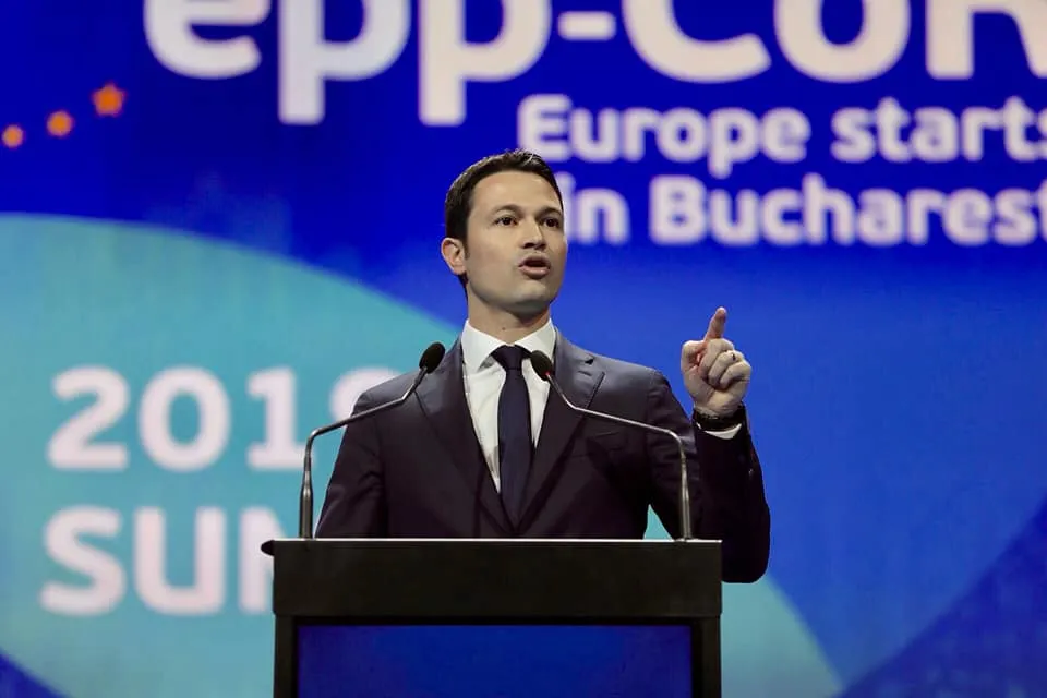 Robert Sighiartău, la Summitul liderilor locali şi regionali ai PPE: ”Bătălia la aceste alegeri europarlamentare va fi foarte dură, pentru că ne luptăm cu cel mai primitiv şi toxic socialism din UE!”