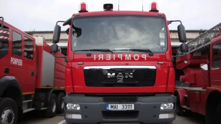 Aproximativ 100 de copii dintr-o școală din Bistrița-Năsăud, evacuați după ce un panou electric a luat foc