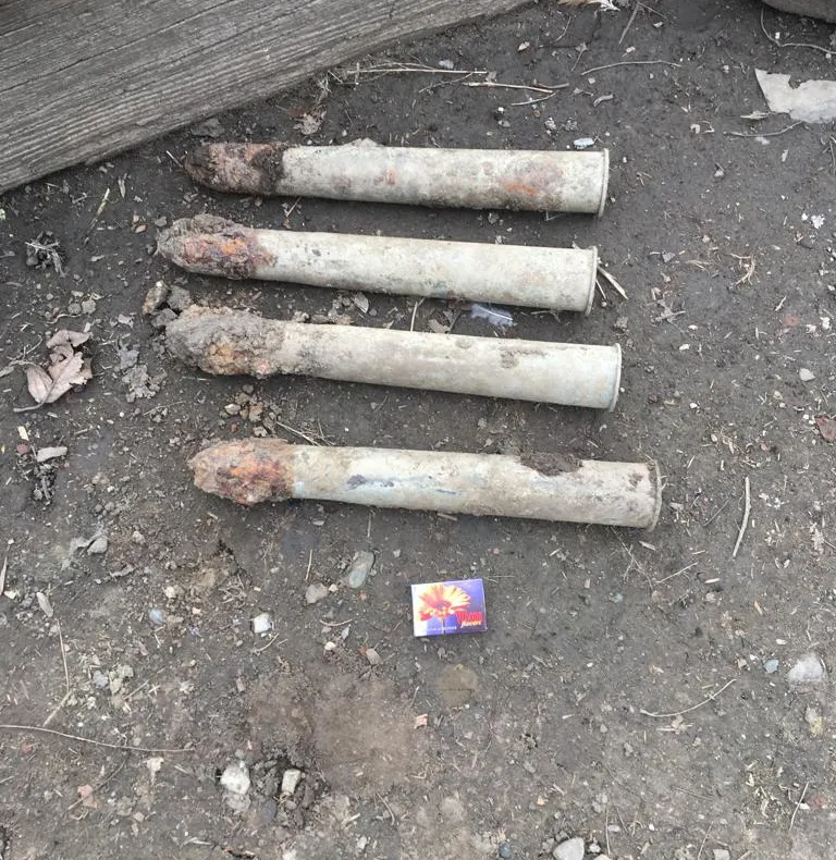 Proiectile găsite în grădina unui localnic din Bistrița-Năsăud (FOTO)