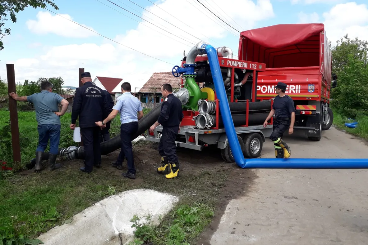 Echipaje operative intervin în comunele Teaca, Galații Bistriței și Lechința din județul Bistrița-Năsăud (FOTO/VIDEO)