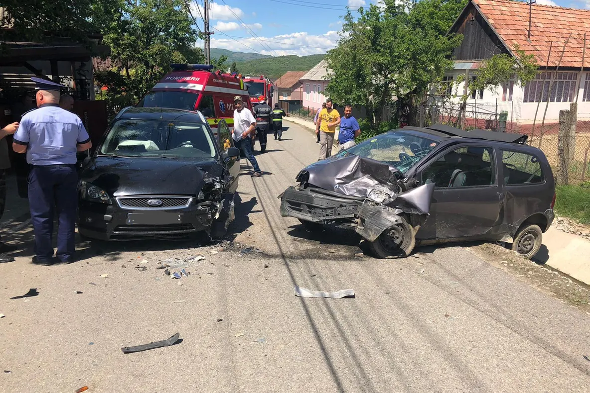 Accident rutier în localitatea bistrițeană Nimigea de Jos! Patru persoane au fost rănite