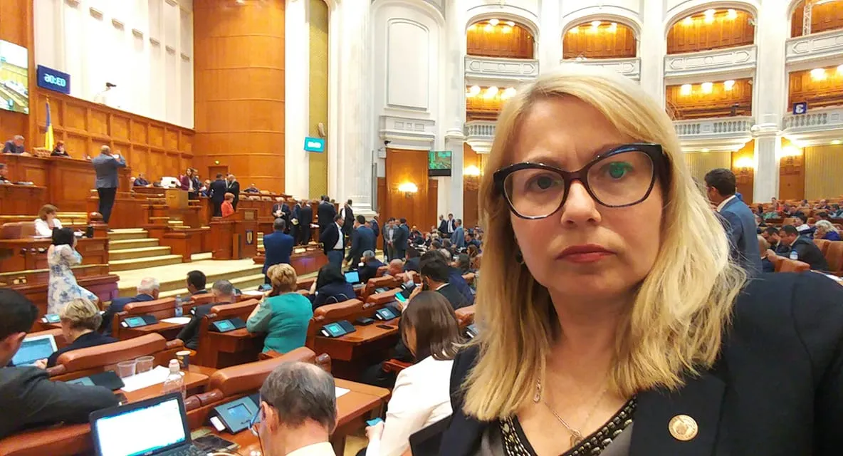 Cristina Iurișniți: Destine frânte! Andronescu continuă modificările din pix: 30 de mii de locuri vor dispărea din licee