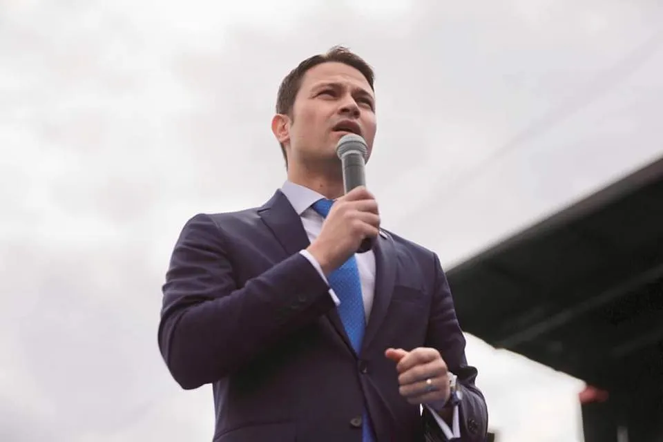 Robert Sighiartău: ”Modificarea legii privind alegerea președinților de consilii județene este o nouă încercare disperată a PSD de a-și salva baronii din teritoriu!”