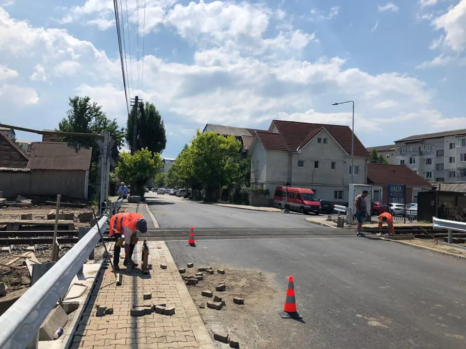 Încă o trecere la nivel cu calea ferată din Bistrița va fi reabilitată și modernizată