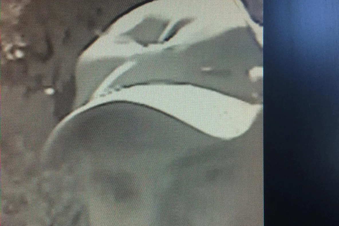 Polițiștii bistrițeni fac apel la cetățeni pentru identificarea unui bărbat bănuit de furt (FOTO/VIDEO)