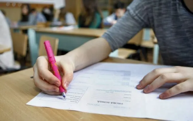 Peste 2.000 de de absolvenţi de liceu din Bistrița-Năsăud s-au înscris pentru susţinerea examenului naţional de Bacalaureat în sesiunea iunie-iulie 2019