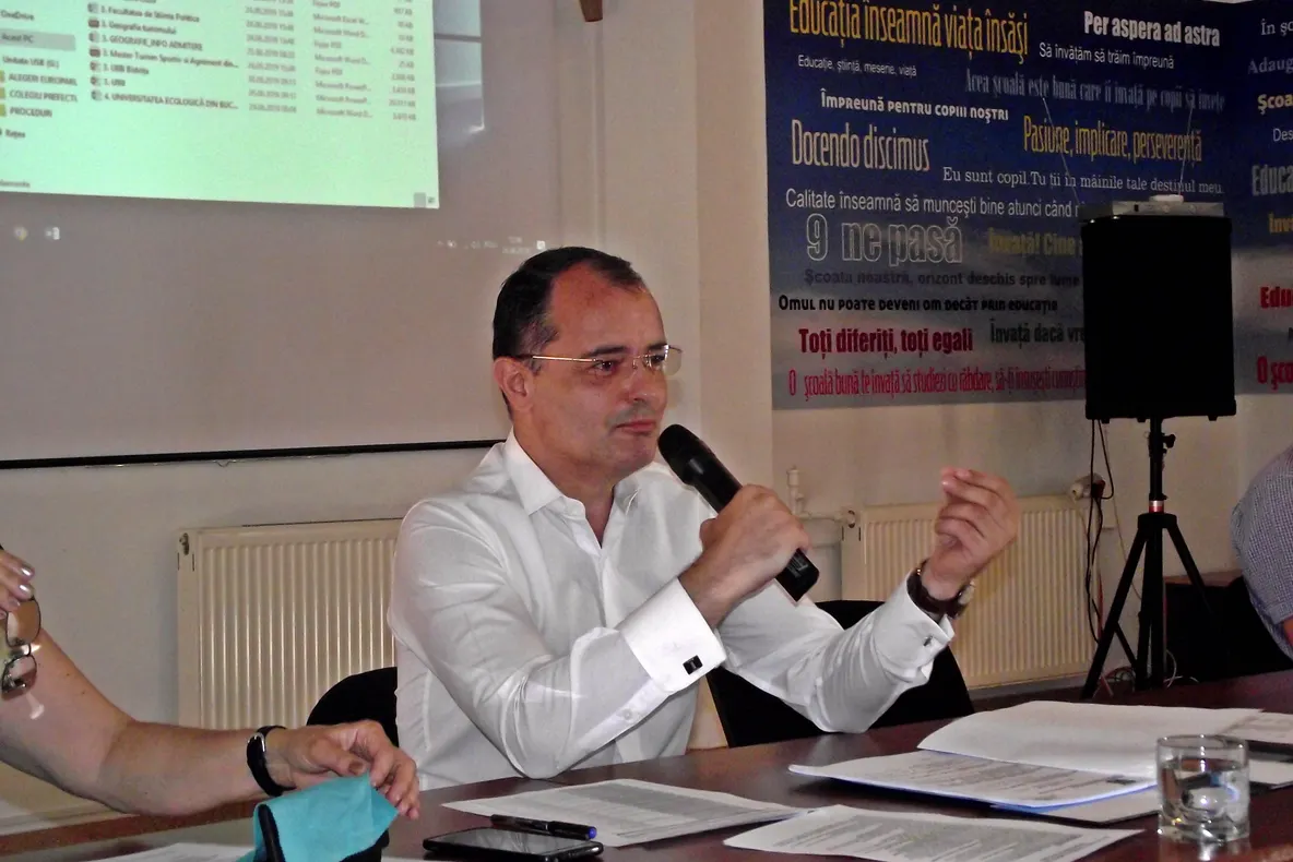 Directori de deconcentrate din Bistrița, dați afară de prefectul Ovidiu Frenț de la ședința de Colegiu Prefectural