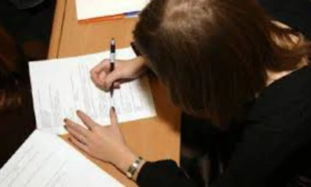 Peste 70 de cadre didactice din Bistrița-Năsăud au părăsit sala în timpul probei scrise a examenului de titularizare