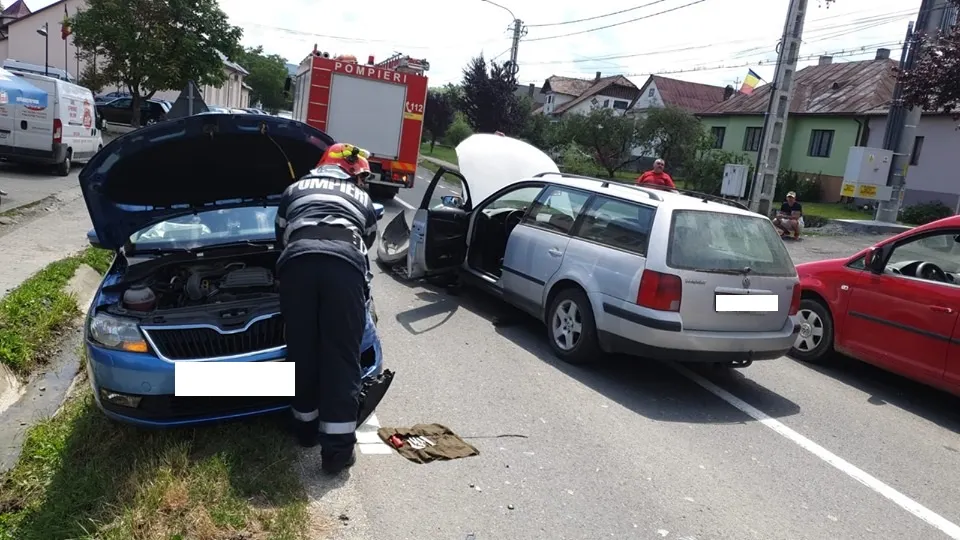 Trei mașini, implicate într-un accident produs pe DN 17C din județul Bistrița-Năsăud (FOTO)