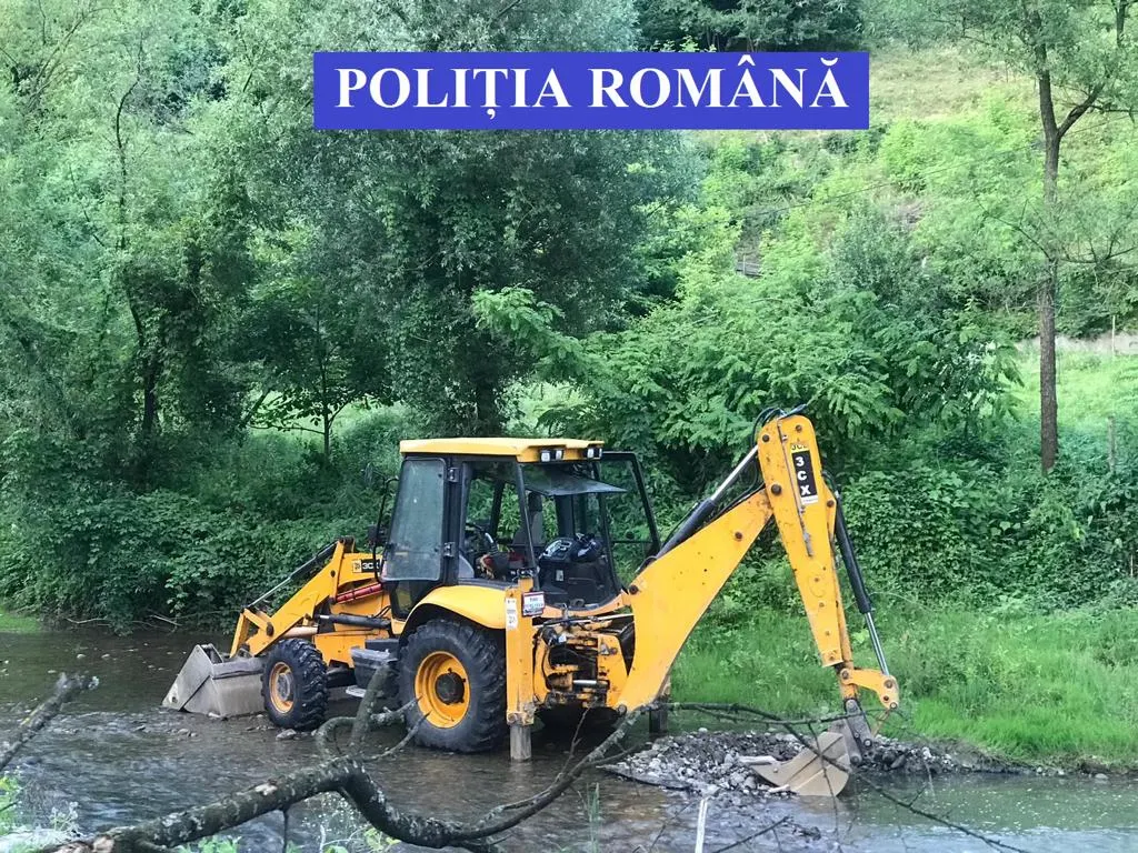 FOTO: Bărbat din Târlișua, prins în flagrant exploatând ilegal balast