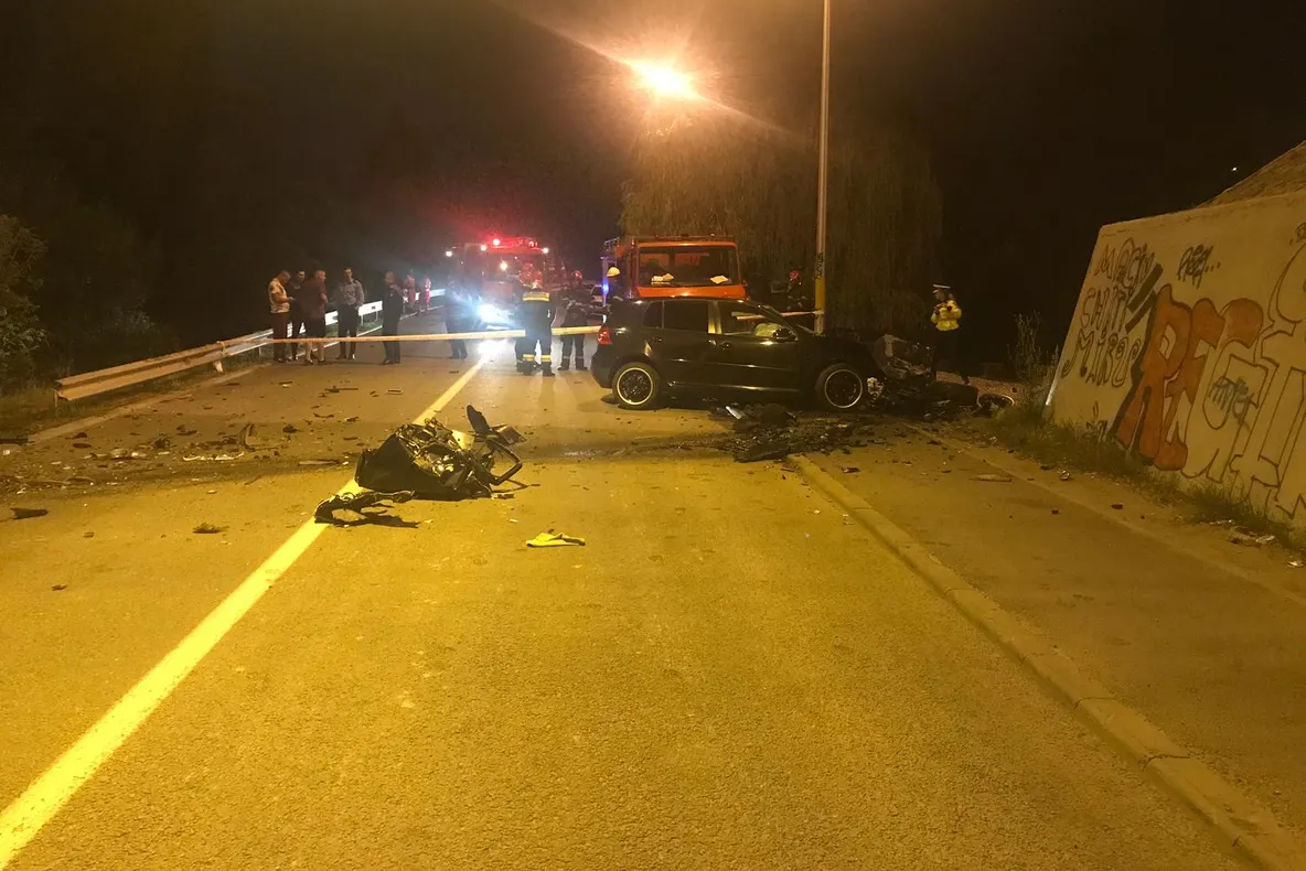 Un tânăr a murit într-un accident cumplit, în Bistrița, după ce s-a izbit de stâlpul unei pasarele! În același loc, alți doi bistrițeni au sfârșit tragic