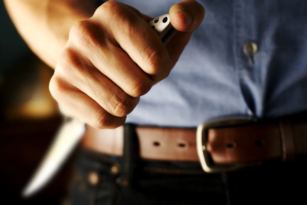 Bărbat din Bistrița-Năsăud, reținut pentru tâlhărie! Victimă i-a fost o tânără de 18 ani