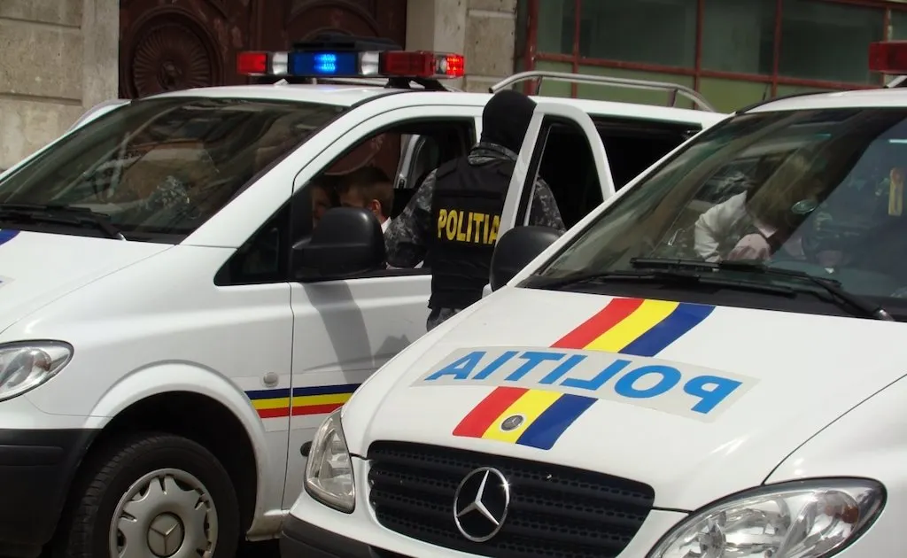 Tineri cercetați de polițiști după ce au fost implicați într-un scandal