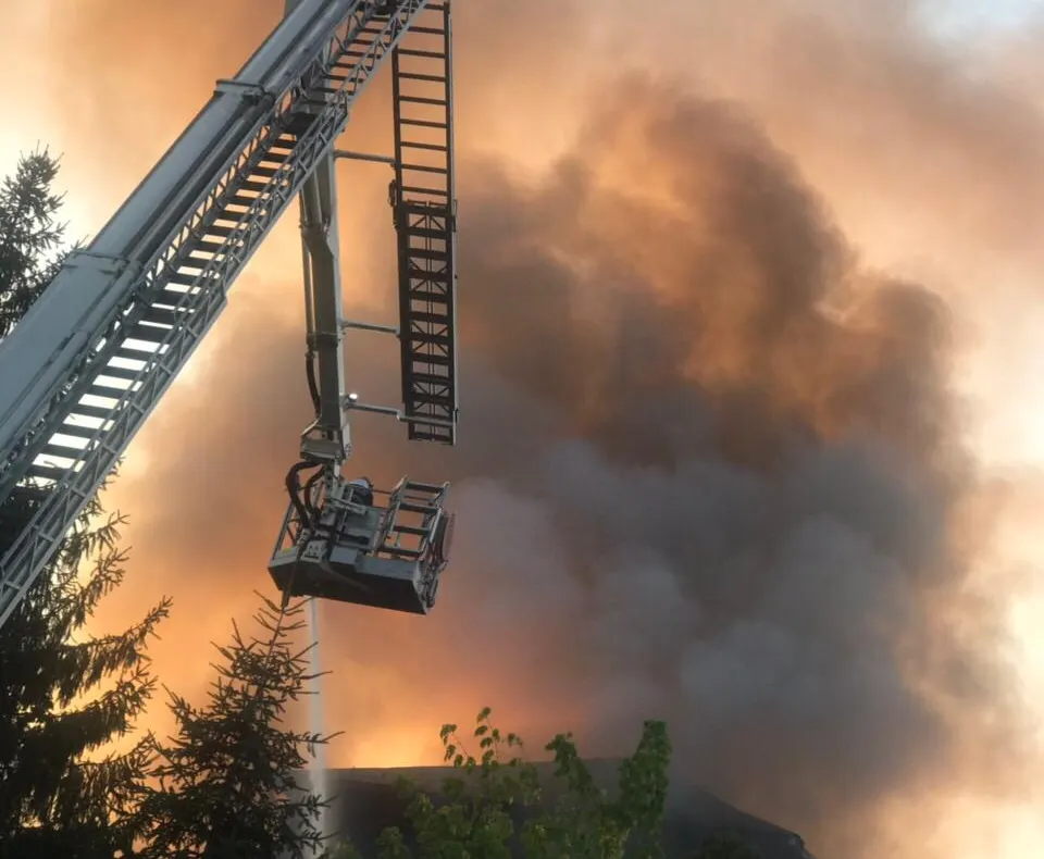 Incendiu izbucnit la o casă din municipiul Bistrița (FOTO/VIDEO)