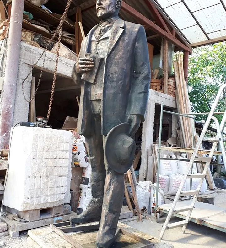 O statuie a poetului George Coșbuc urmează să fie amplasată în curtea Bibliotecii Județene Bistrița-Năsăud