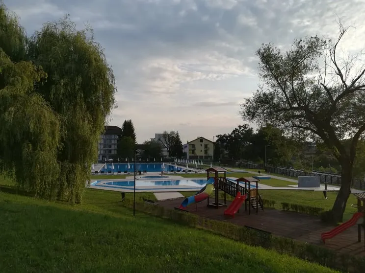 Aproximativ 20.000 de euro, suma încasată la bugetul local al Primăriei Bistrița din vânzarea biletelor de acces la Ștrandul Codrișor