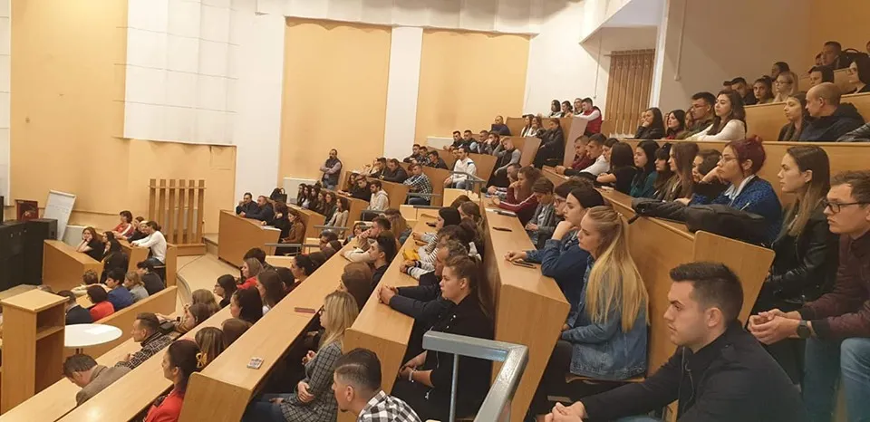 Emoții pentru studenții Extensiei Bistrița a Universității Babeș-Bolyai Cluj-Napoca! A început un nou an universitar! (FOTO)