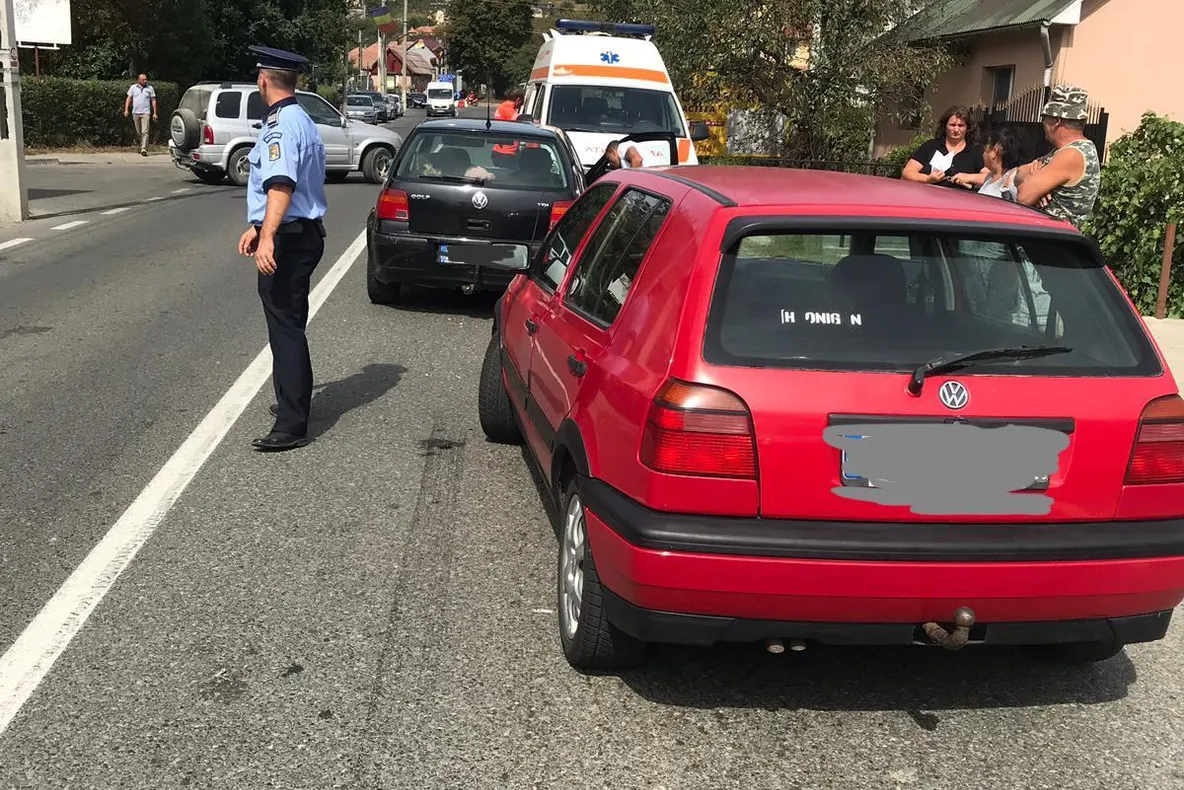 O șoferiță neatentă a provocat un carambol pe DN 17 C, în Năsăud! O femeie a fost rănită