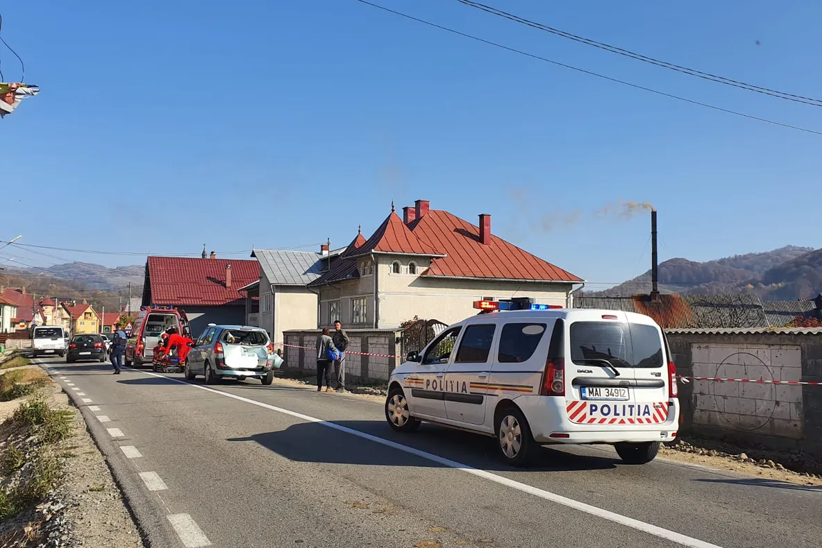 Coliziune între o autoutilitară și un autoturism pe DN 17D, în Bistrița-Năsăud