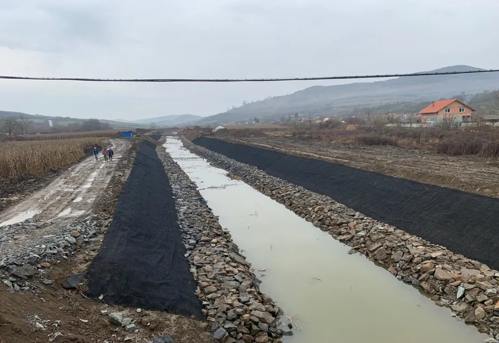 ABA Someș-Tisa, răspuns la petiția verzilor bistrițeni: Materialul folosit este conform! Nu se betonează salteaua antierozională