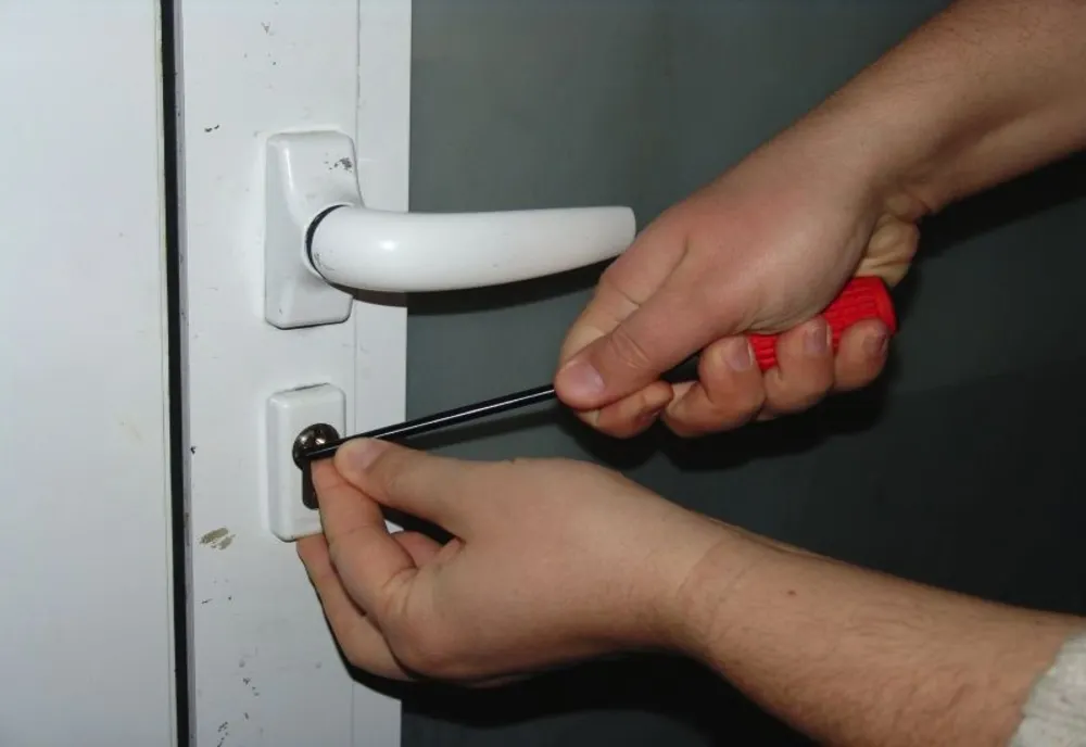 Abia are 12 ani, dar se ține de infracțiuni! A pătruns forțat într-o locuință și a furat