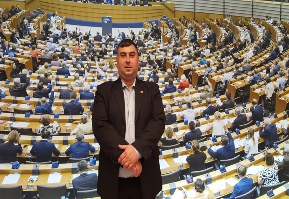VIDEO: SCANDAL în Rebrișoara! Nepotul liderului PSD Bistrița-Năsăud Radu Moldovan, eliberat din funcția de viceprimar.  Când a fost ales de consilieri, colegii social-democrați nu l-au votat