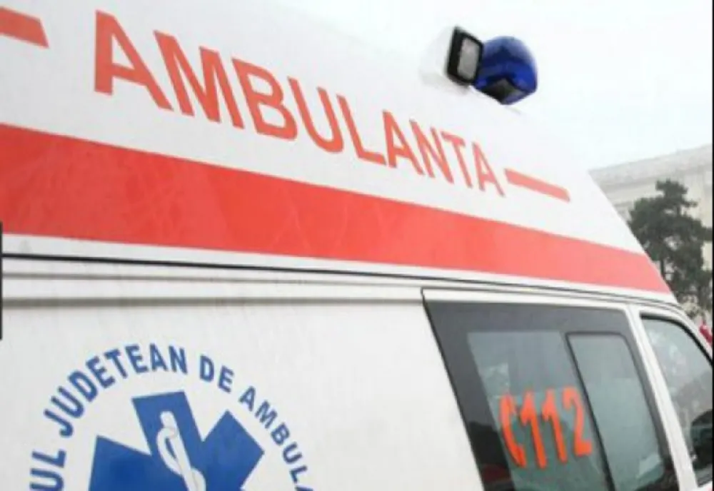 Autoturism izbit de un cap de pod, pe DN 15A, la Viile Tecii! Un bărbat a ajuns la spital cu politraumatism cranian destul de sever