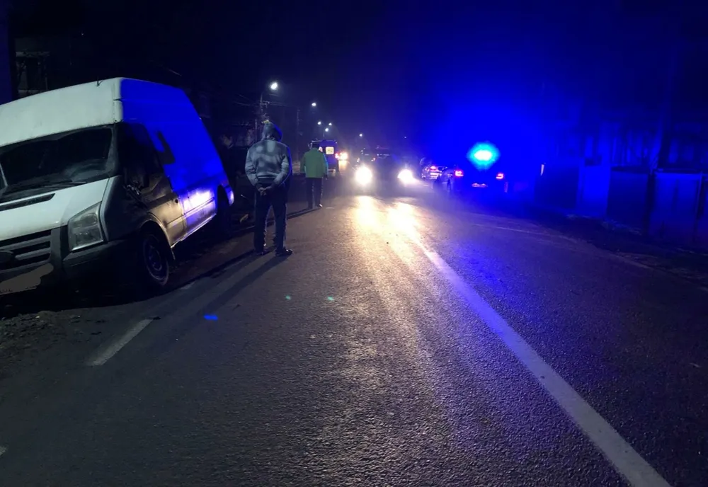 Doi bătrânei, implicați într-un accident pe DN 17D, în timp ce traversau strada neregulamentar! Femeia a fost rănită și a ajuns la spital