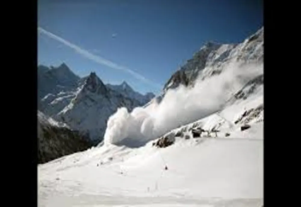 Două avalanșe a lovit Turcia în mai puțin de 24 de ore. Cel puțin 33 de morți și zeci de salvatori, îngropați sub zăpadă