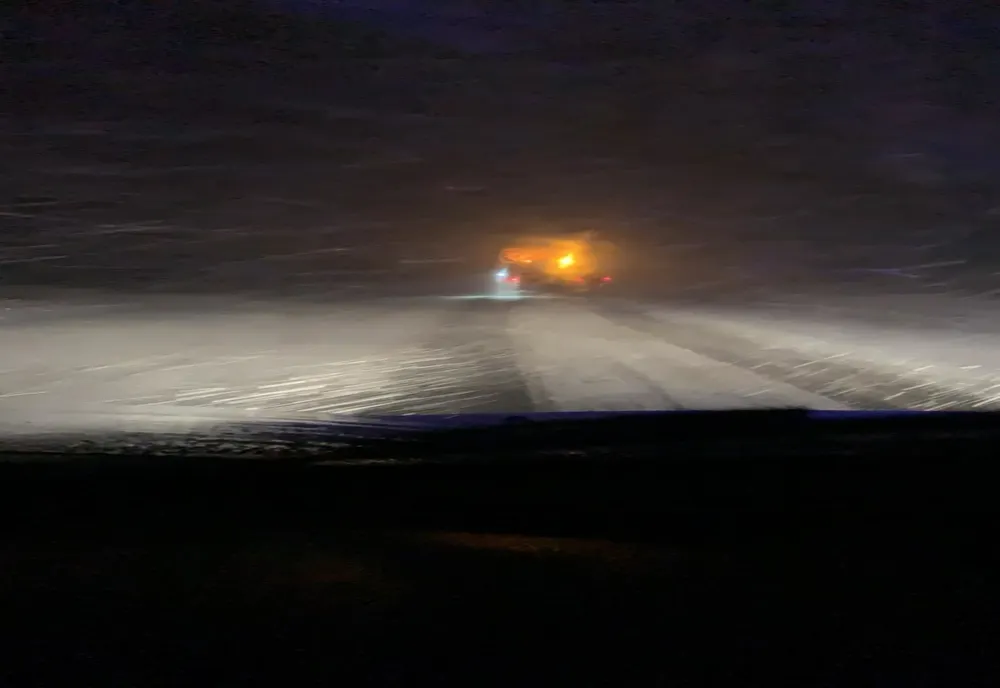 VIDEO: În Bistrița-Năsăud se circulă în condiții de iarnă! Ninge viscolit în Pasul Tihuța