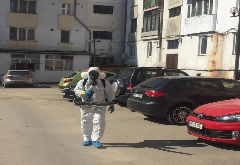 Năsăud: Străzile din oraș vor fi dezinfectate zilnic, iar blocurile o dată la două săptămâni! Vezi graficul și ce alte măsuri a mai luat administrația locală