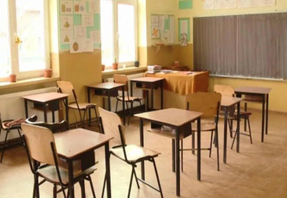 Nici albă, nici neagră! Cursuri suspendate din 11 martie: elevii stau acasă, cadrele didactice merg la școală
