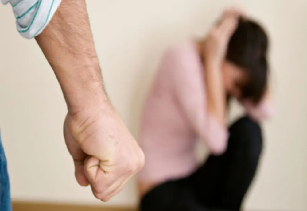 Bătăuși de femei, cu dosare penale! Polițiștii au emis și ordine de protecție împotriva lor