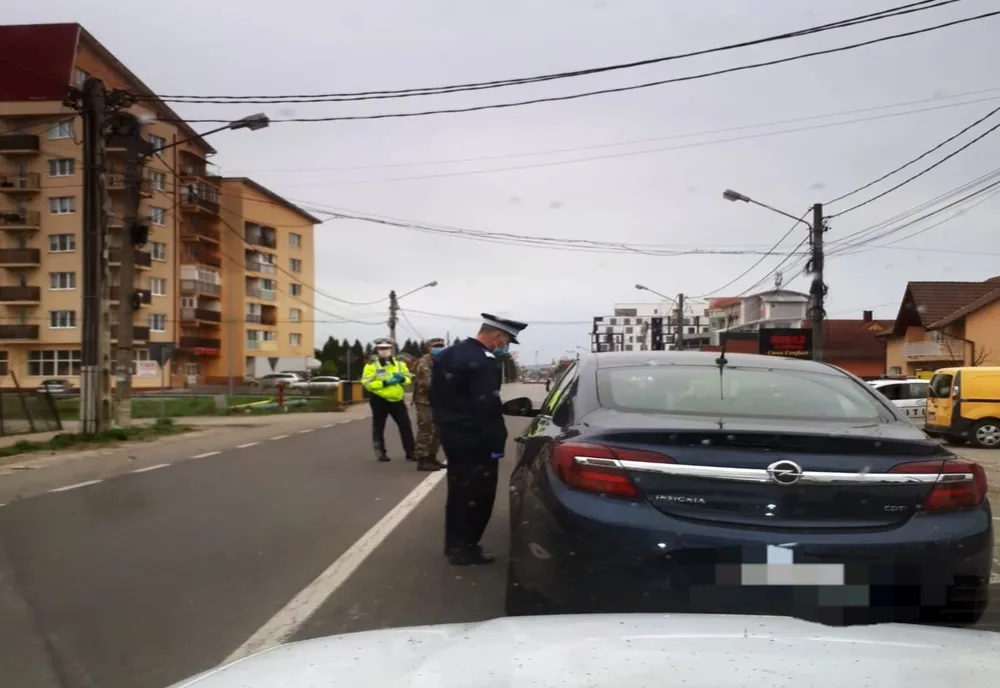 Polițiștii și jandarmii au aplicat 80 de amenzi pentru nerespectarea restricțiilor de circulație